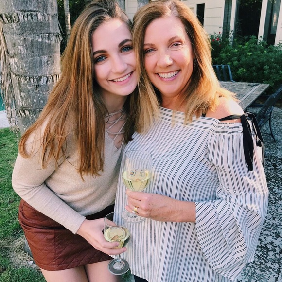 Meet your Posher, Lauren - Picture 4 of 6